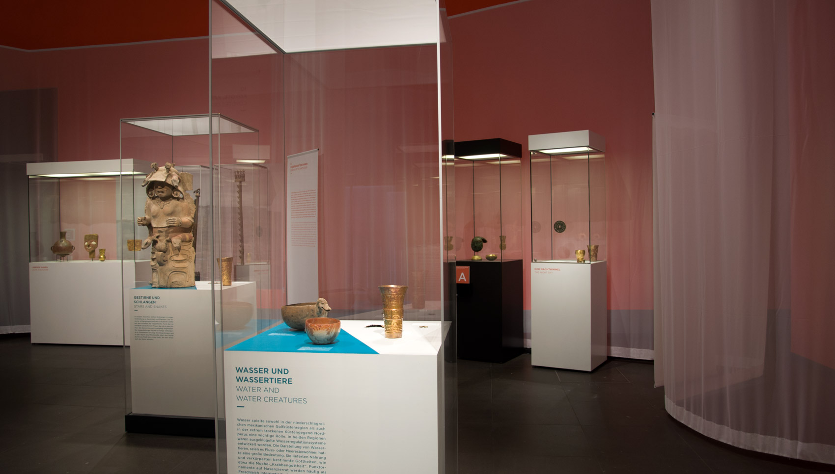 Das Göttliche Herz der Dinge. Ausstellungsdesign einer Sonderausstellung im Rautenstrauch-Joest-Museum.